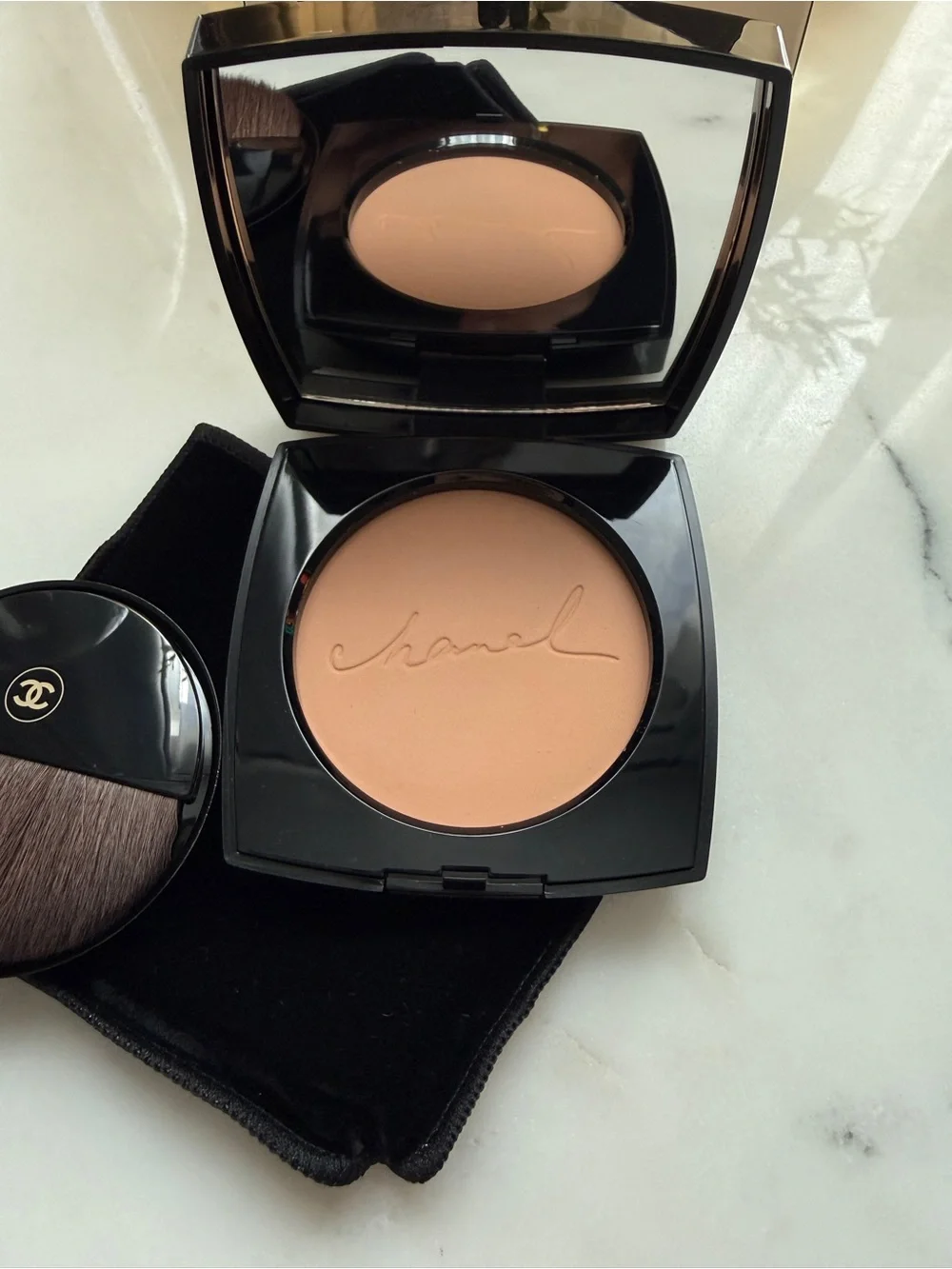 CHANEL Compact Pressed Powder - Light Beige N20 Les Beiges